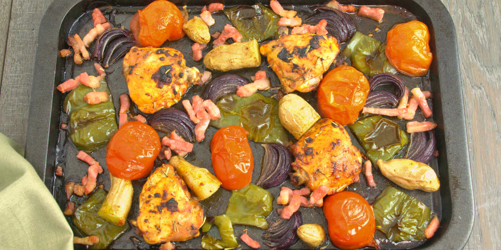 Hauts Cuisses Poulet Légumes Rôtis Plaque Oven Tray Chicken Thighs Roasted Vegetables