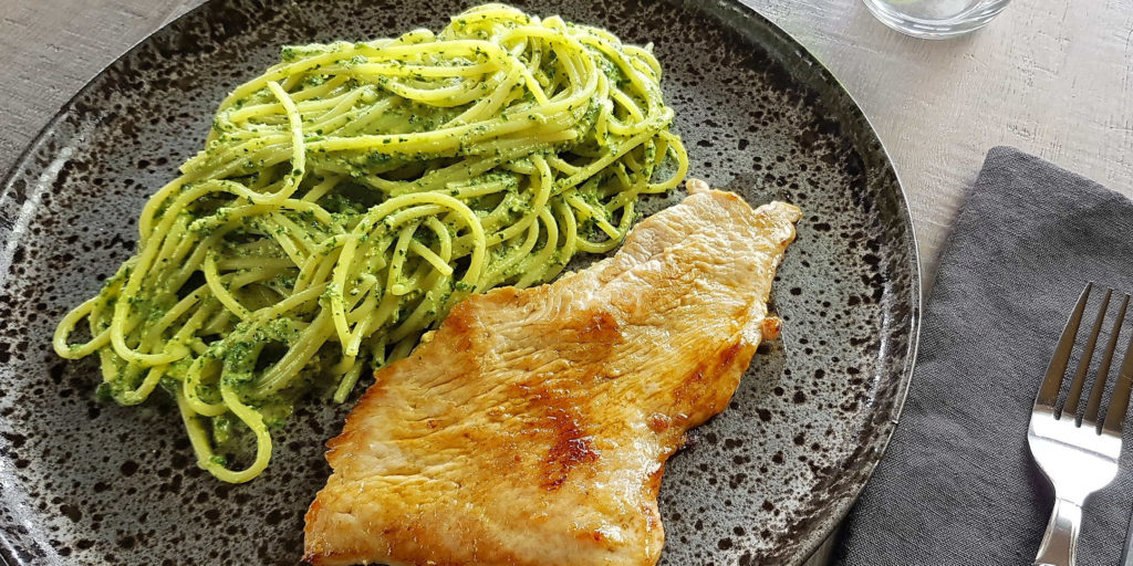 Escalope Dinde Spaghetti Pesto Avocat Turkey Escalope Avocado Pesto Spaghettis Escalope Dinde Spaghetti Pesto Avocat Turkey Escalope Avocado Pesto Spaghettis